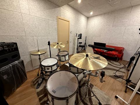 комерційна за адресою Євгена Коновальця вул. (Щорса), 36-д