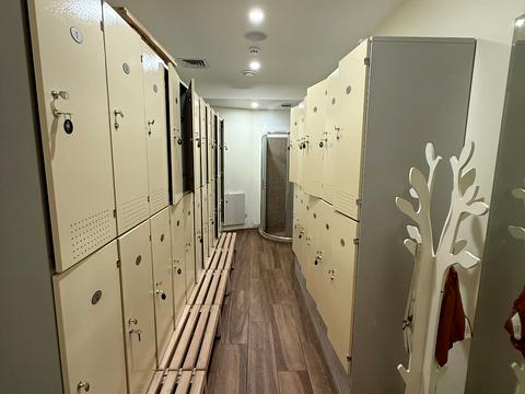 комерційна за адресою Євгена Коновальця вул. (Щорса), 36-д