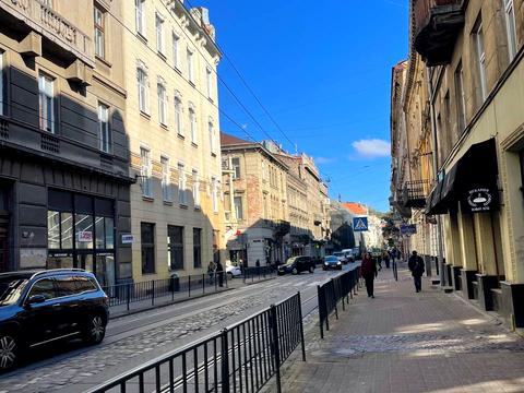 коммерческая по адресу Гетьмана Дорошенко ул. (Жовтневая), 30