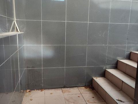 комерційна за адресою Вокзальна вул., 18