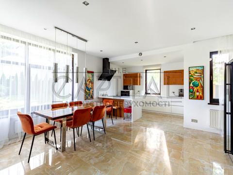 будинок за адресою Патріарха Володимира Романюка вул. (Жовтнева), 7