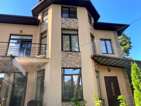 дом по адресу Українська ул., 12