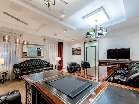 комерційна за адресою Воздвиженська вул., 22