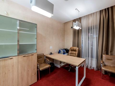 комерційна за адресою Воздвиженська вул., 22