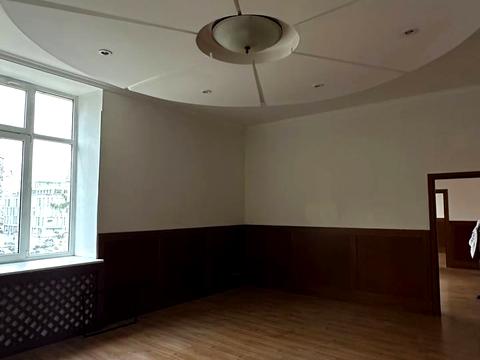 коммерческая по адресу Героїв у пл., 1