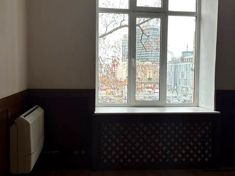 коммерческая по адресу Героїв у пл., 1