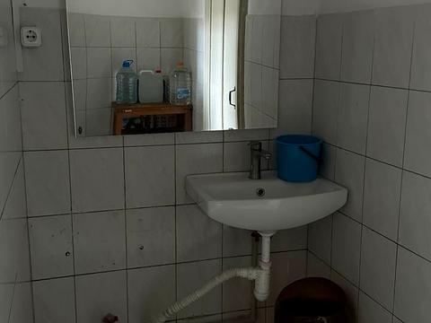 коммерческая по адресу Героїв у пл., 1