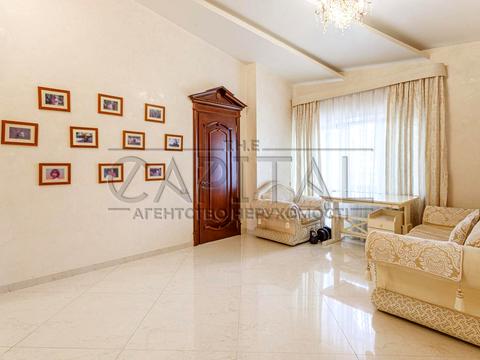 будинок за адресою Богатирська вул., 4-Б