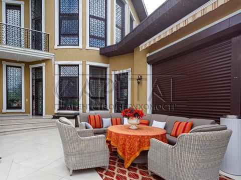 будинок за адресою Богатирська вул., 4-Б