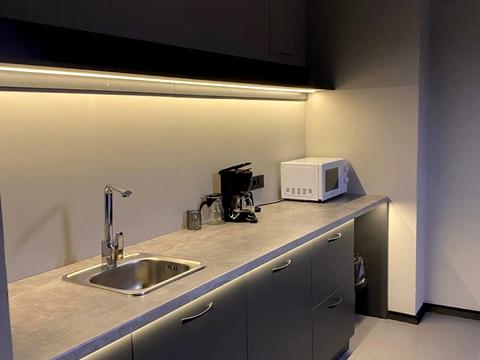 комерційна за адресою Ділова вул. (Димитрова), 2-Б