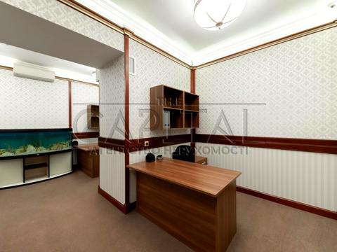 комерційна за адресою Костельна вул., 6