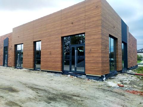 комерційна за адресою Лесі, 1