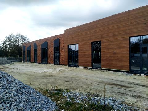 комерційна за адресою Лесі, 1