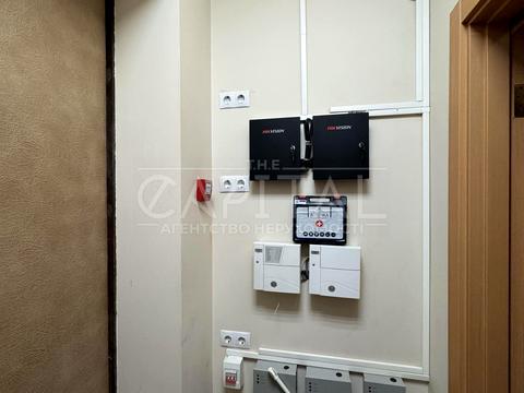 комерційна за адресою Десятинна вул., 7