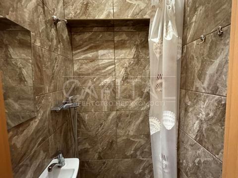 комерційна за адресою Десятинна вул., 7