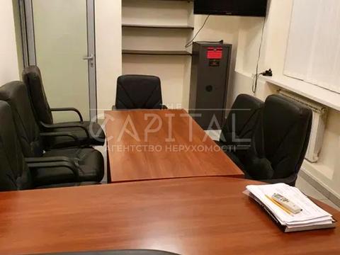 комерційна за адресою Шовковична вул., 13/2