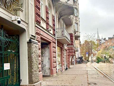 комерційна за адресою Ярославів Вал вул., 14-Г