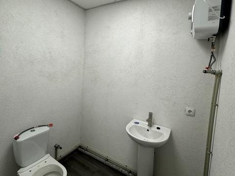 комерційна за адресою Макухи, 7в