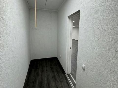 комерційна за адресою Макухи, 7в