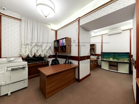 комерційна за адресою Костельна вул., 4