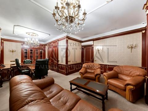 комерційна за адресою Костельна вул., 4