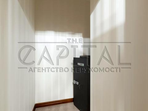 комерційна за адресою Костельна вул., 4