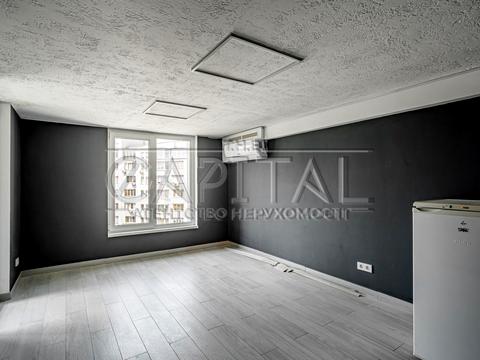 коммерческая по адресу Миколы Бажана просп., 4