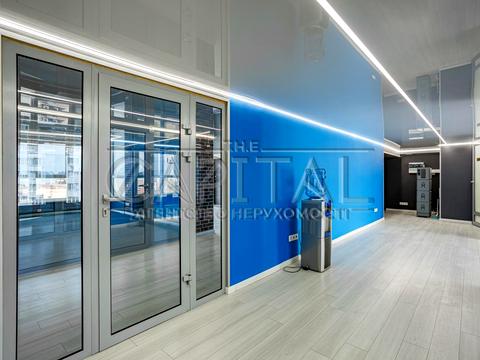 коммерческая по адресу Миколы Бажана просп., 4