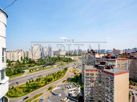 коммерческая по адресу Миколы Бажана просп., 4