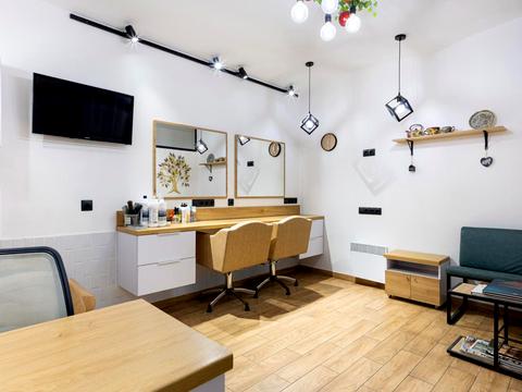 коммерческая по адресу Киевская ул., 1