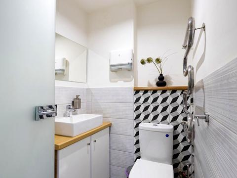 коммерческая по адресу Киевская ул., 1