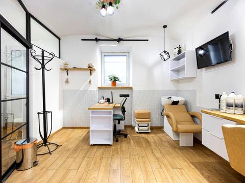 коммерческая по адресу Киевская ул., 1