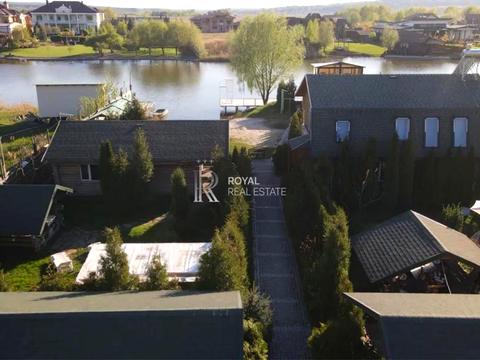 комерційна за адресою Жовтнева вул., 10