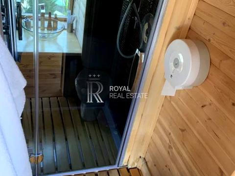 комерційна за адресою Жовтнева вул., 10