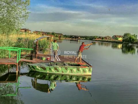 комерційна за адресою Жовтнева вул., 10