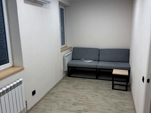 комерційна за адресою Красная, 1