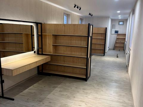 комерційна за адресою Красная, 1