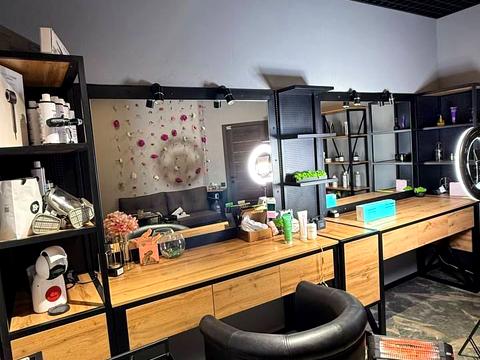 комерційна за адресою Красная, 1