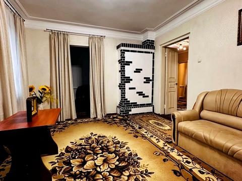 будинок за адресою Квітнева