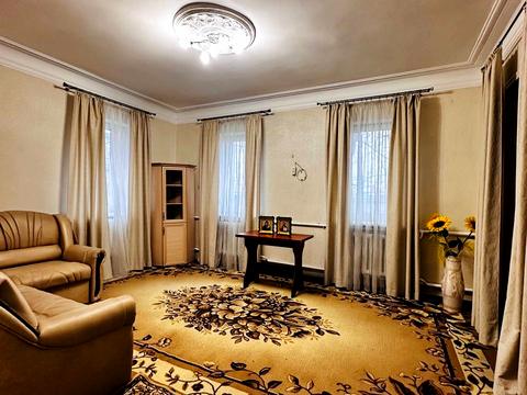 будинок за адресою Квітнева