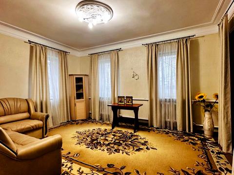 будинок за адресою Квітнева