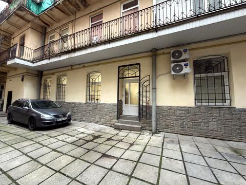 комерційна за адресою Модеста Менцинського вул., 3