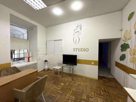 комерційна за адресою Модеста Менцинського вул., 3