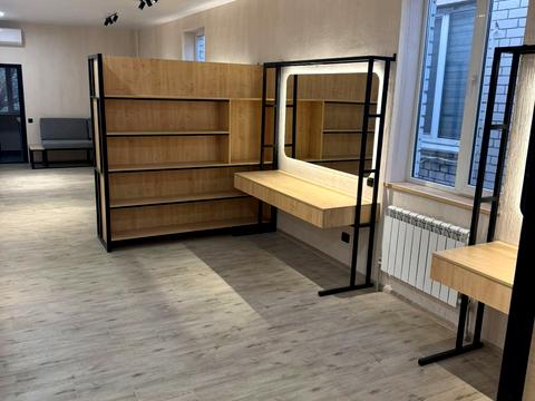 коммерческая по адресу Красная, 1