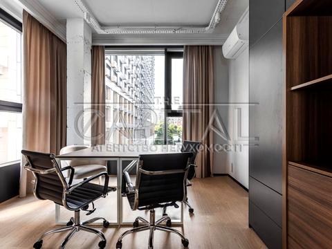 комерційна за адресою Бульварно-Кудрявська вул. (Воровського), 15а