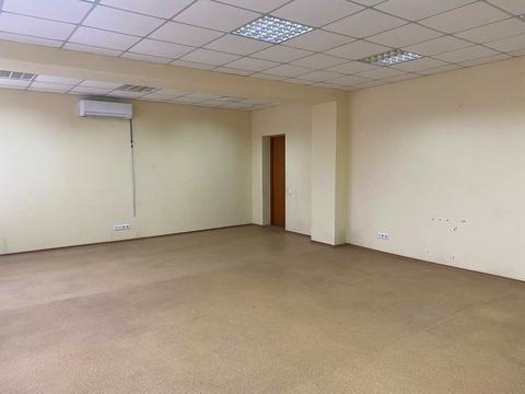 комерційна за адресою Березинська вул., 1