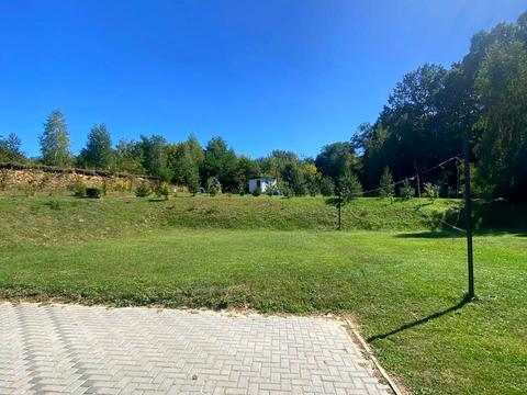 комерційна за адресою Лісова, 1