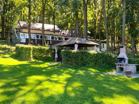 комерційна за адресою Лісова, 1