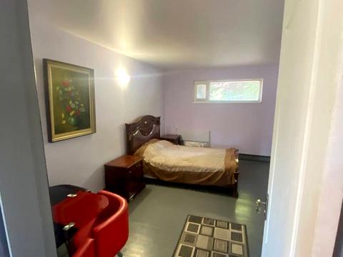 комерційна за адресою Лісова, 1