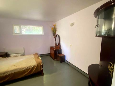 комерційна за адресою Лісова, 1